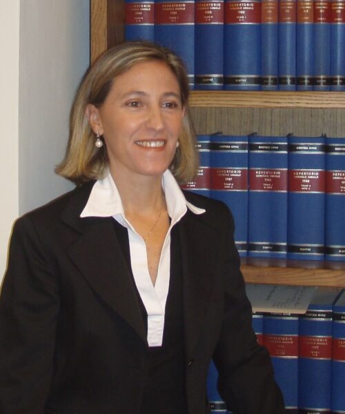 Foto Avv. Elena Pettianu nel suo ufficio